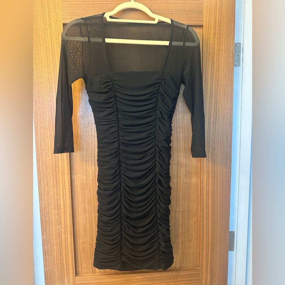 ⭐️3 for $12⭐️ 🖤✨ Lulu’s Black Ruched Dress – Size Small – Sheer 3/4 Sleeves ✨🖤